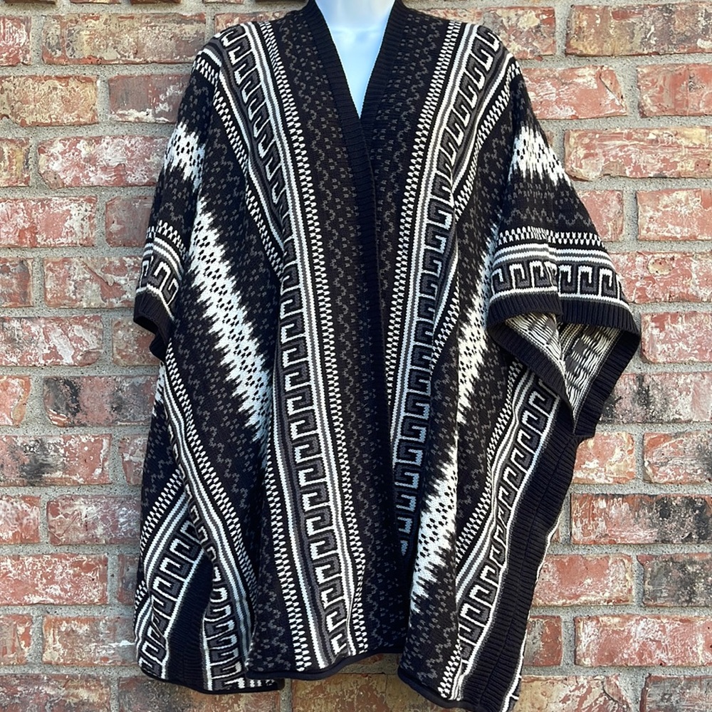 Urban Outfitters Aztec Print Ecote Cozy Cape Poncho Sweater Size XS/S